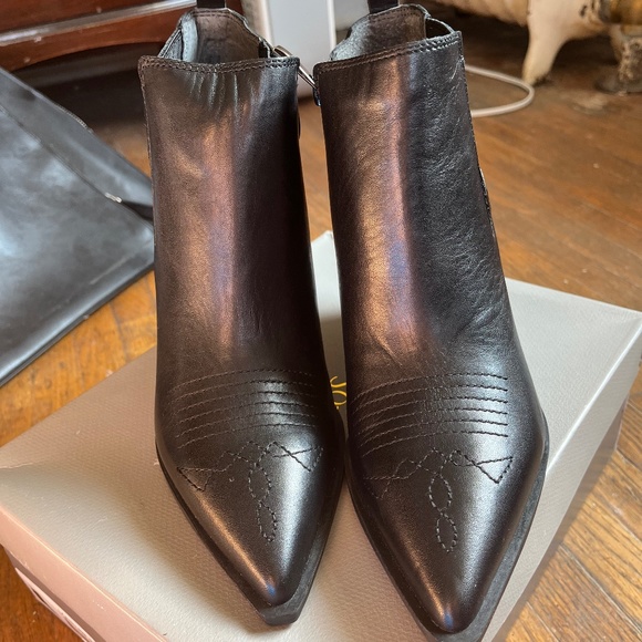 Franco Sarto Black Leather Bootie- NIB - Picture 2 of 4